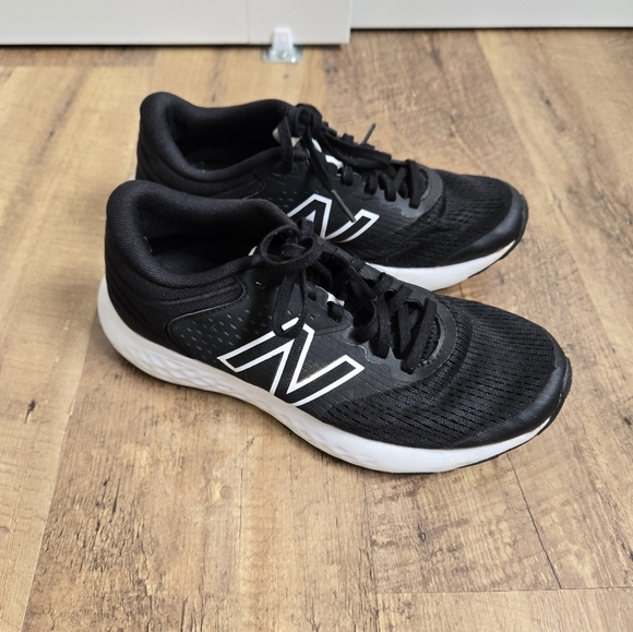 New Balance 520 Womens Size 6 Black and White Athletic Sneakers - Picture 2 of 13